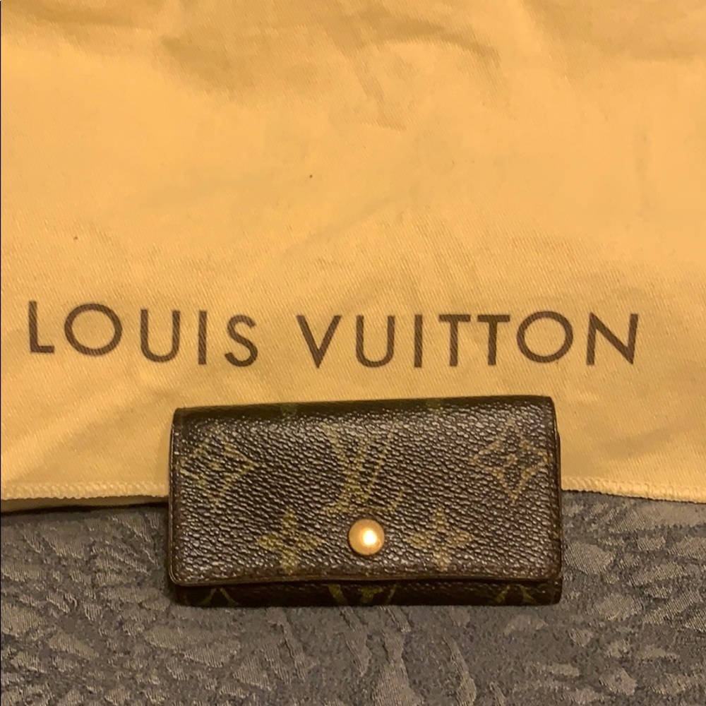 Louis Vuitton 4 key holder